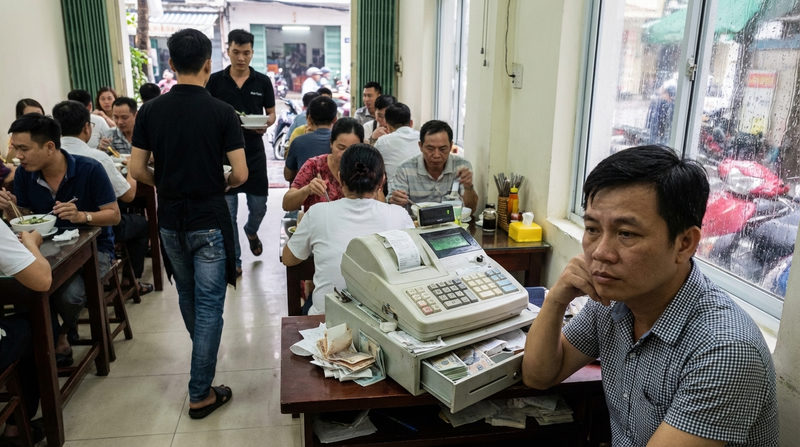 Nghịch lý ngành F&B: Tại sao quán đông khách nhưng lợi nhuận vẫn thấp?